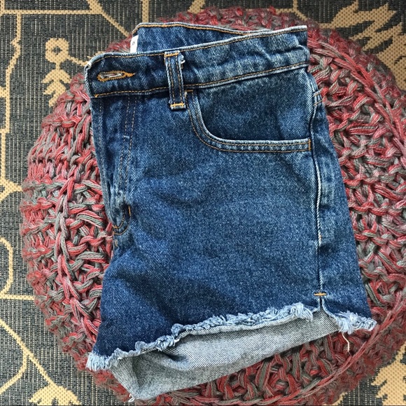 American Apparel Medium Wash Cut-Off Hem Shorts - Picture 5 of 5